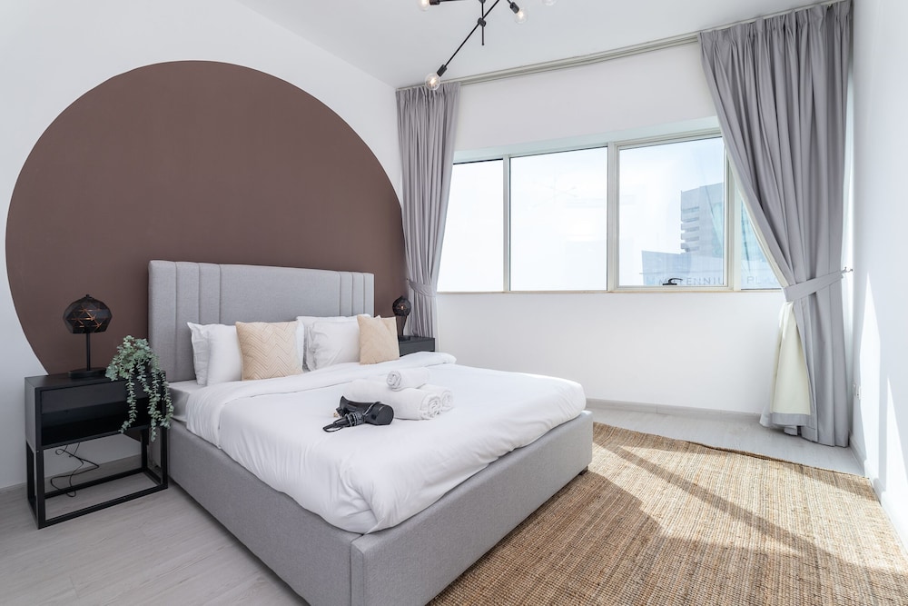 Dubai Marina - Stunning Huge 4 Bedroom Apts Near JBR - Gym - Pool - Parking by Sojo Stay