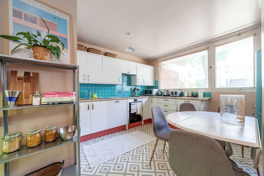 Mezzanine 3-bed In Central London