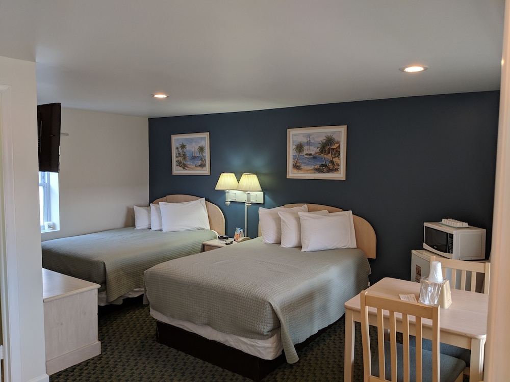 Crystal Sands Motel view 3