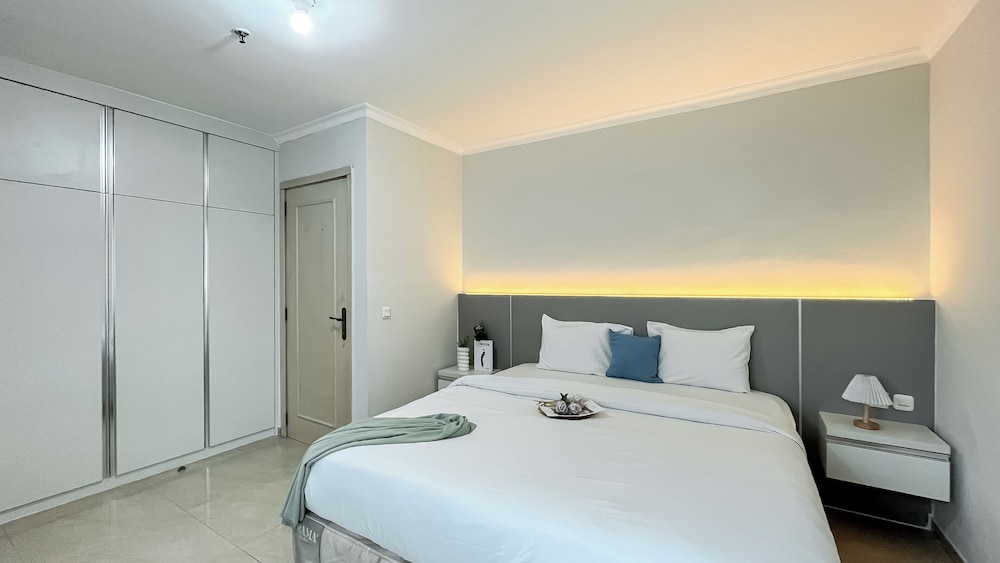 Warm And Nice 2Br At Permata Senayan Apartment