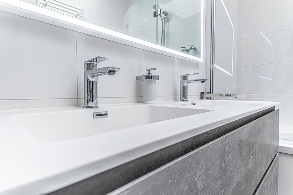 Luxury AC Balcony Apartment City Center