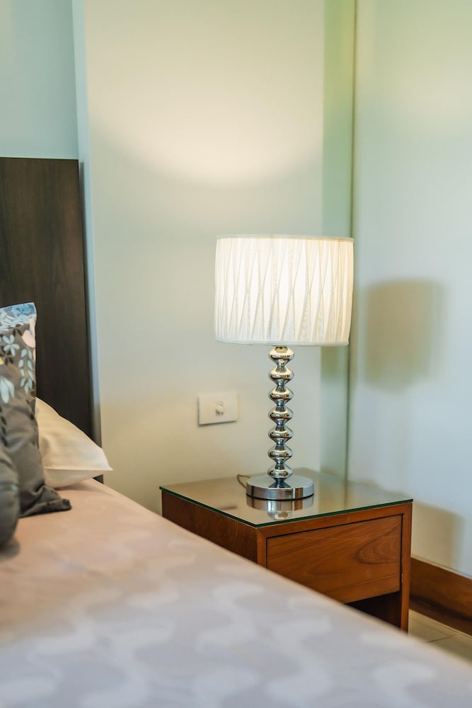 Pearl Of Naithon 3 Bedroom Beachfront Condo