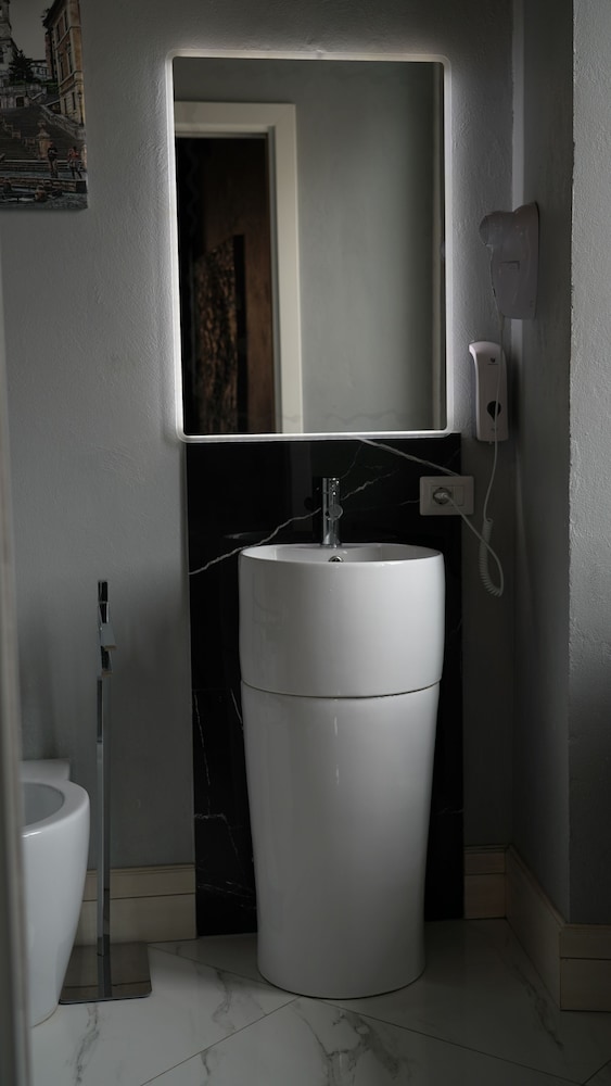 Rhome Luxury suite
