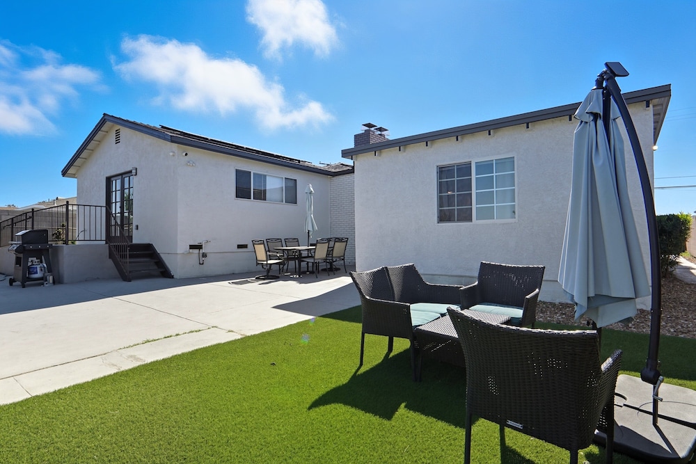 Cozy Paradise Hills Retreat 2 Bedroom Home