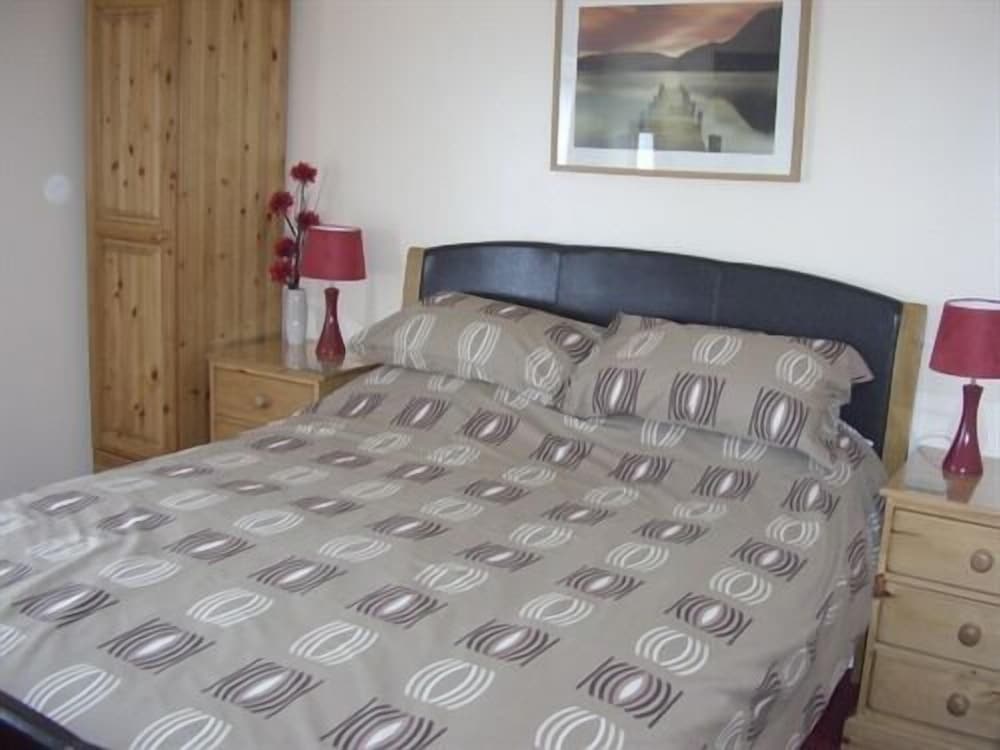 The Meltham Guesthouse view 4