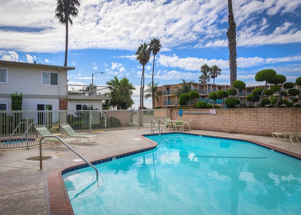 Beautiful 2 Bed Beach Getaway #115 2 Bedroom Condo by Sunset Shores Condominiums