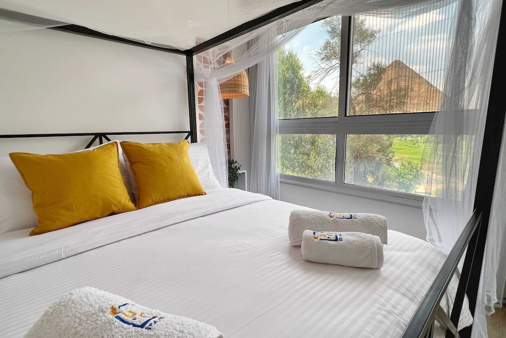 Xuru Stays I Spellbinding 2 BDR Apt. At The Giza Pyramid's Doorstep