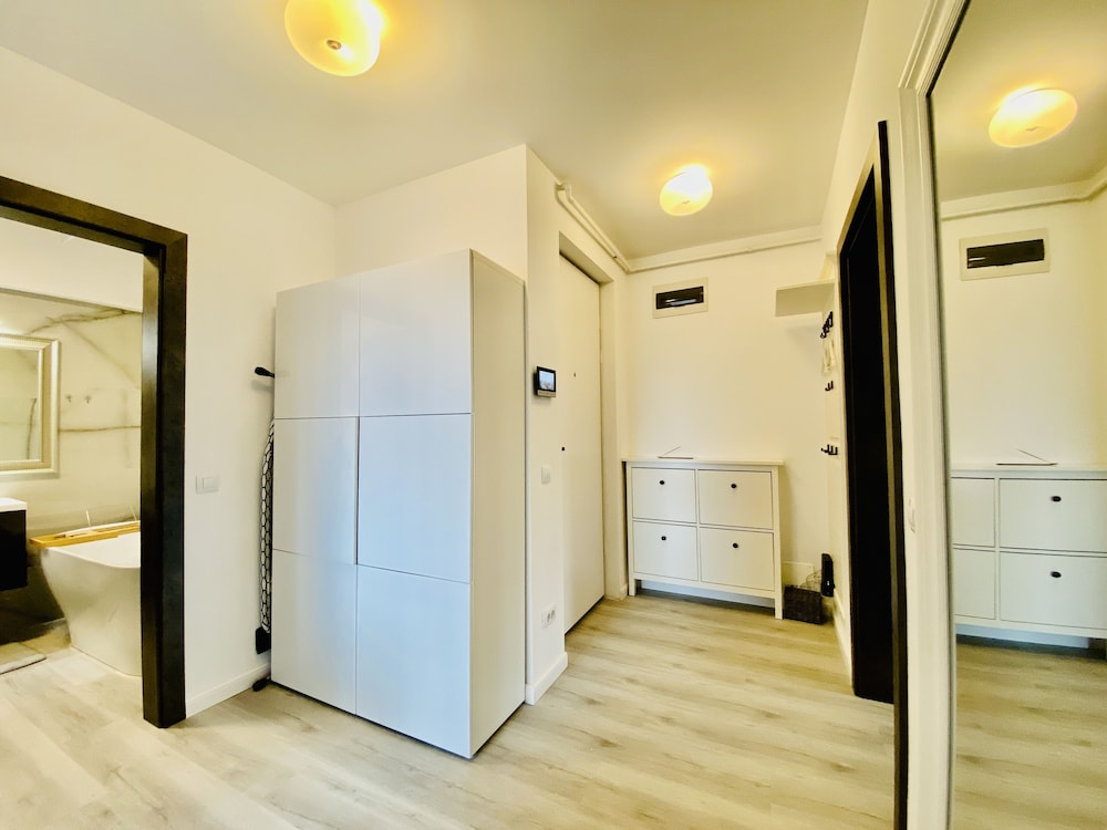 1BDR Wings Apartment view 2