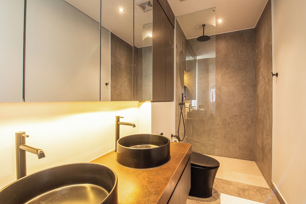 Modern 4BR Canggu Retreat Just 8mins to the Beach