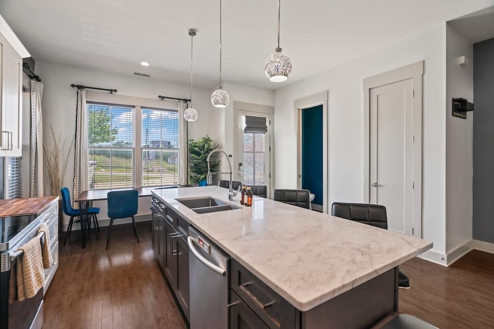 Luxury Home Fire Pit Mini Bar Downtown Nashville
