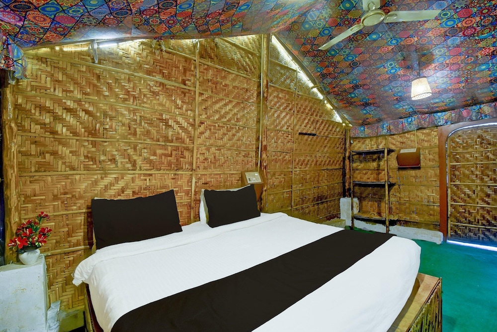 Luxury Stays With Pool Near Akshardham Temple