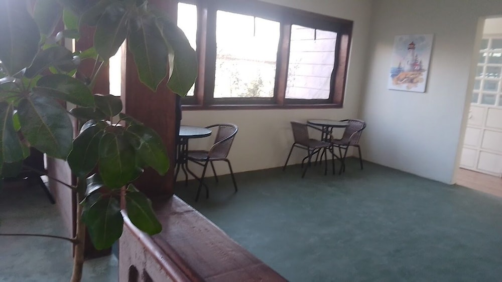 Emirishoi Cottages & Garden Bistro