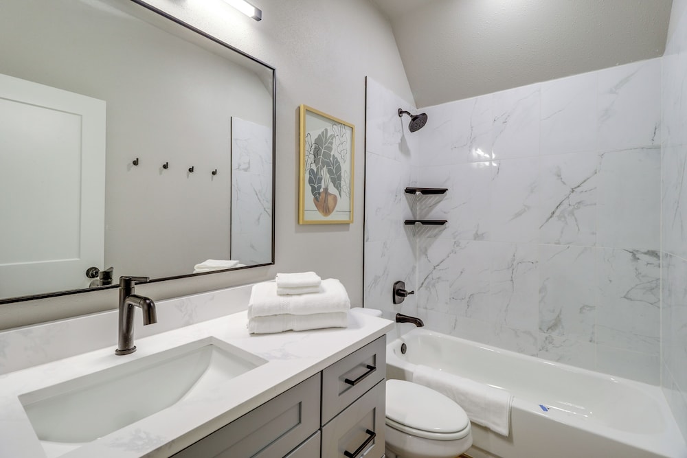 Townhome Near At&t Stadium: Great for Game Day!