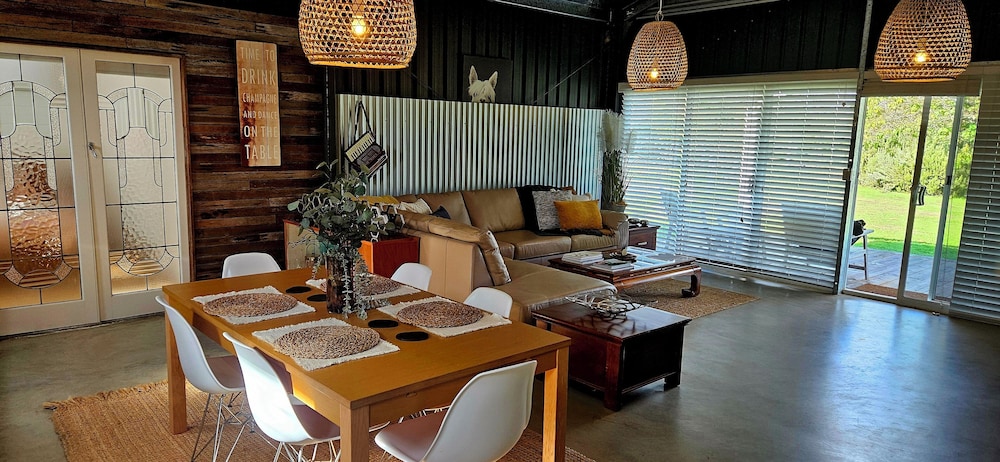Lakebrook Country Escape