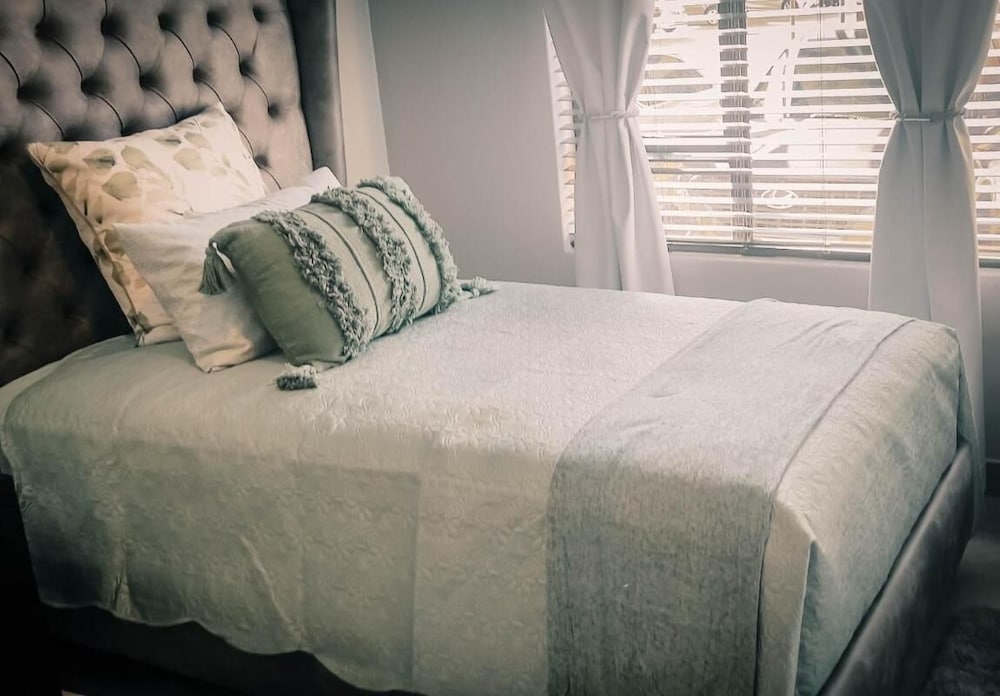 Luxurious Self-catering Apartment in Benoni With Private Entrance