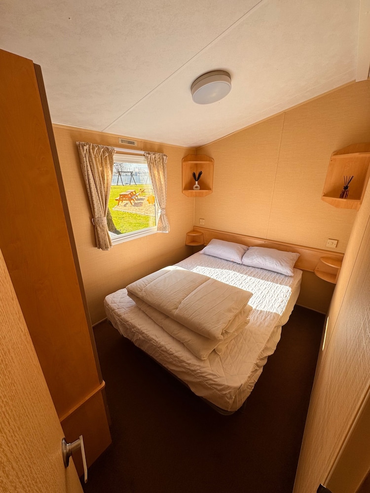 3 Bed Caravan - Side Gated Decking, Wifi, Pets