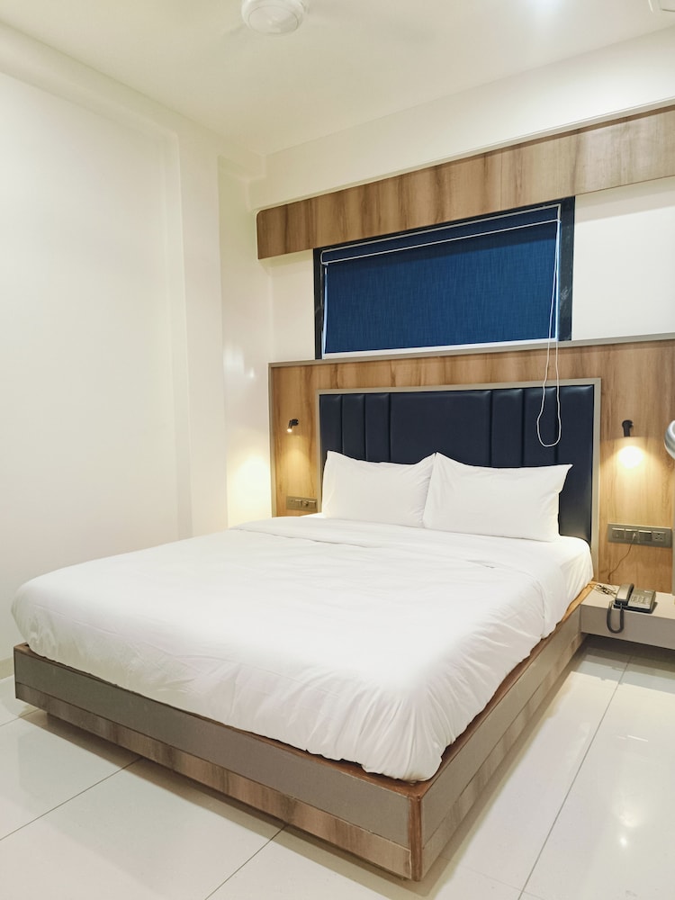 Hotel Maskan Surat