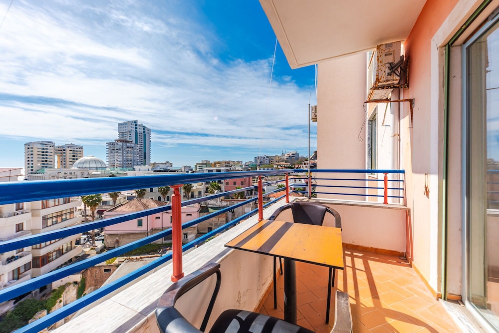 Central Main Square Apartment