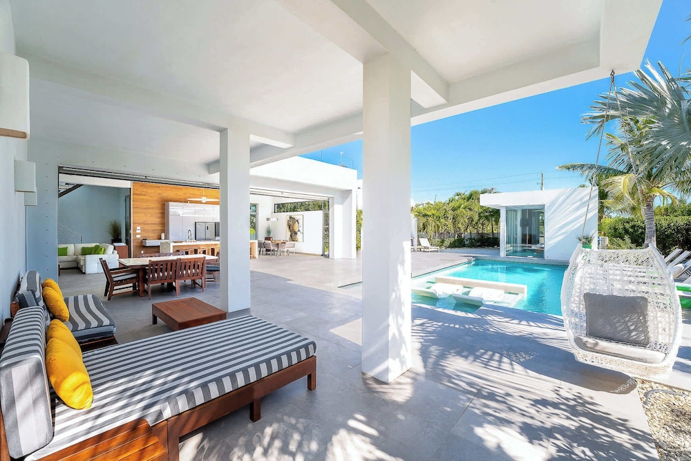 Seaside Family Vacation Villa, Hotel Amenities v2