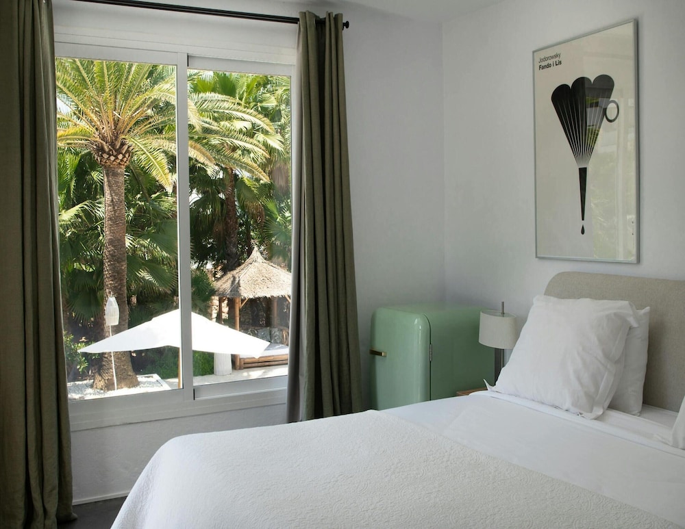 Lavish Villa Near Cala Llonga