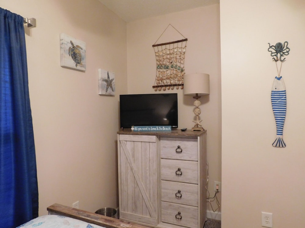 River Crossing #611 2 Bedroom Condo by RedAwning view 4