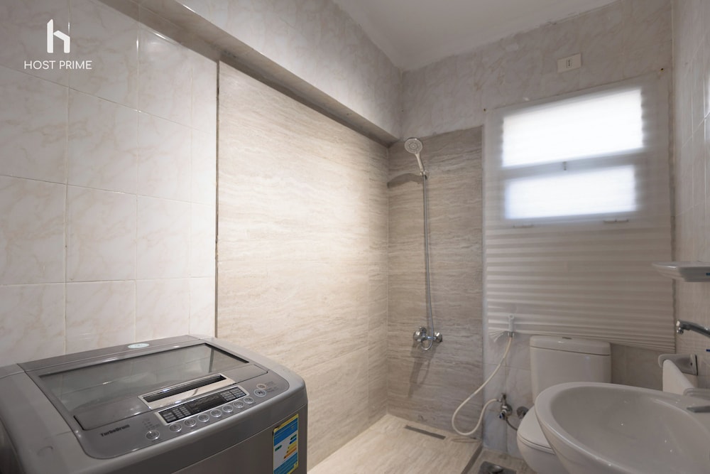 Grand Stay Apartment in Rehab City