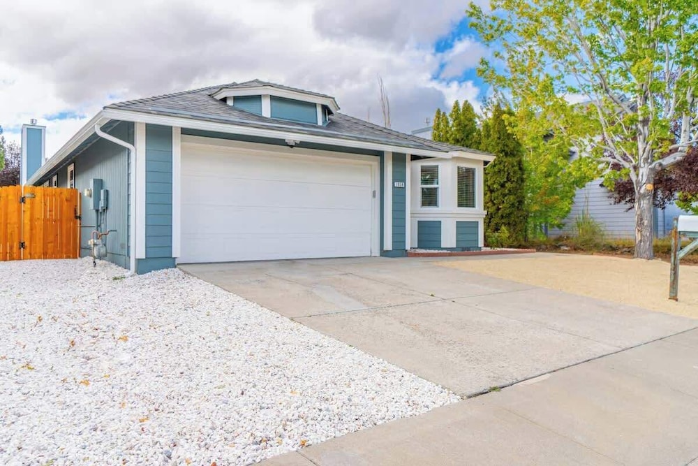 Modern Western Retreat Pet-friendly 4bed/2bath