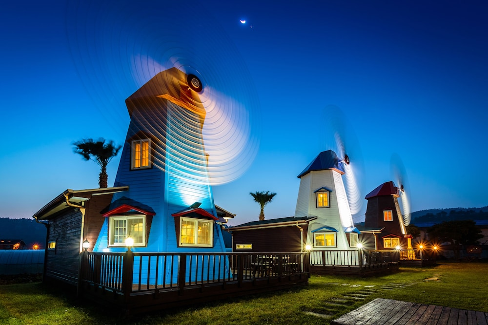 Olleh Windmill Pension & Guesthouse - Hostel