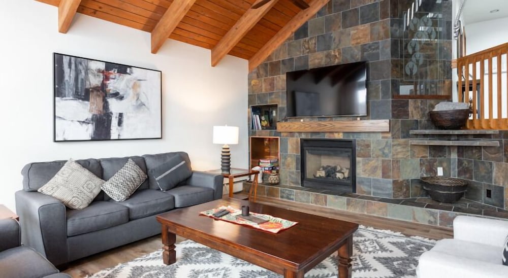 Pinnacle at Deer Valley Resort - Four Bedroom Condo with Hot Tub #1263 4 Condo