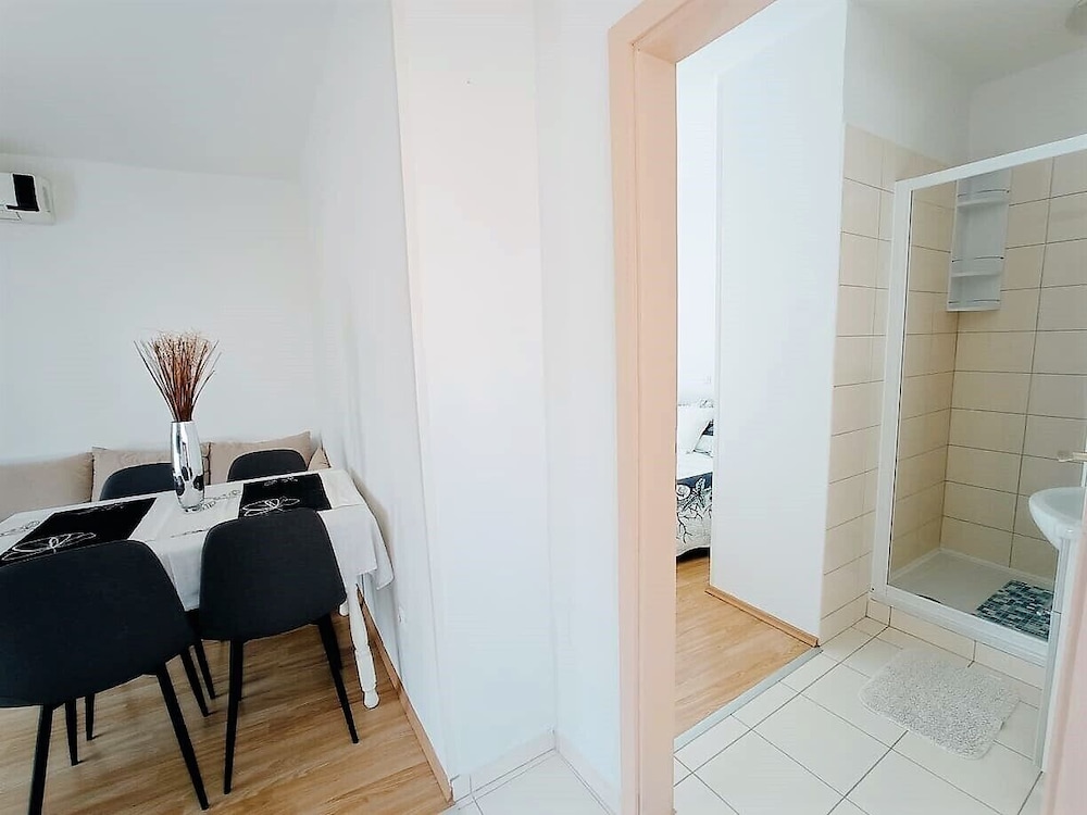 Cute apartment in stone house near sea