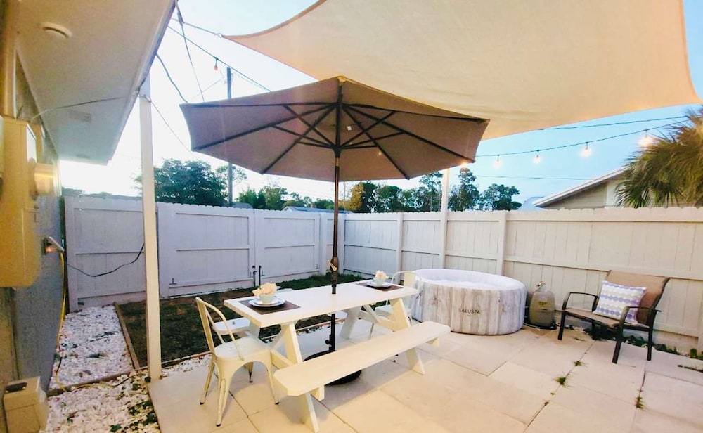Stunning 4BD Jacuzzi - 4 Min To Beach Panama City