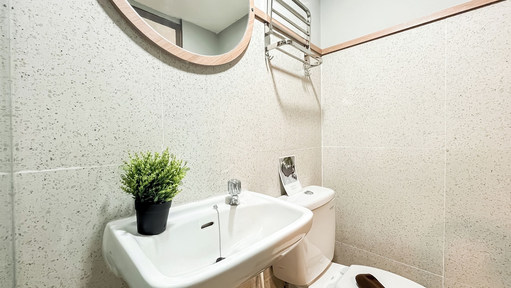 Cozy Stay Studio Apartment At M-Town Residence