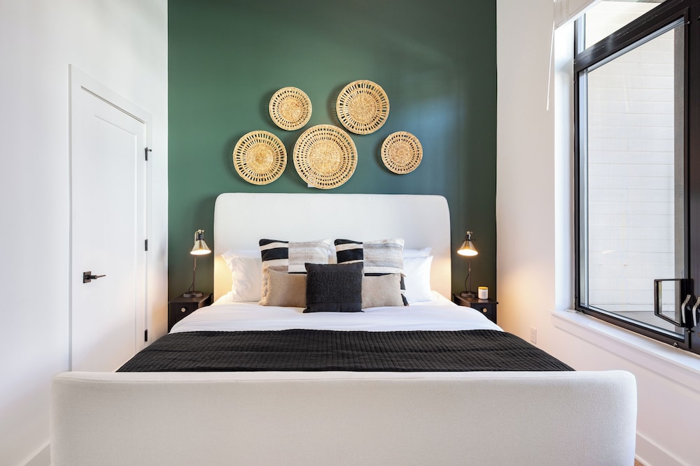 The Heights by AvantStay – Modern Condo Minutes from Broadway