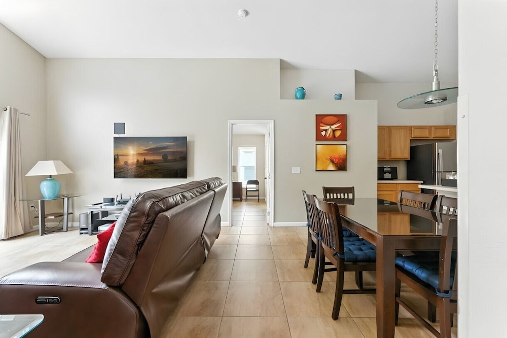 Cozy 4BR Villa w/ Priv Pool Lake Berkley Resort