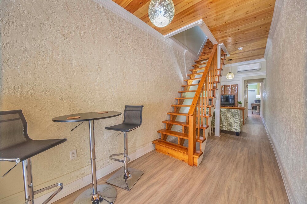 Stroll Into Town: Cozy Apartment in Kilmarnock