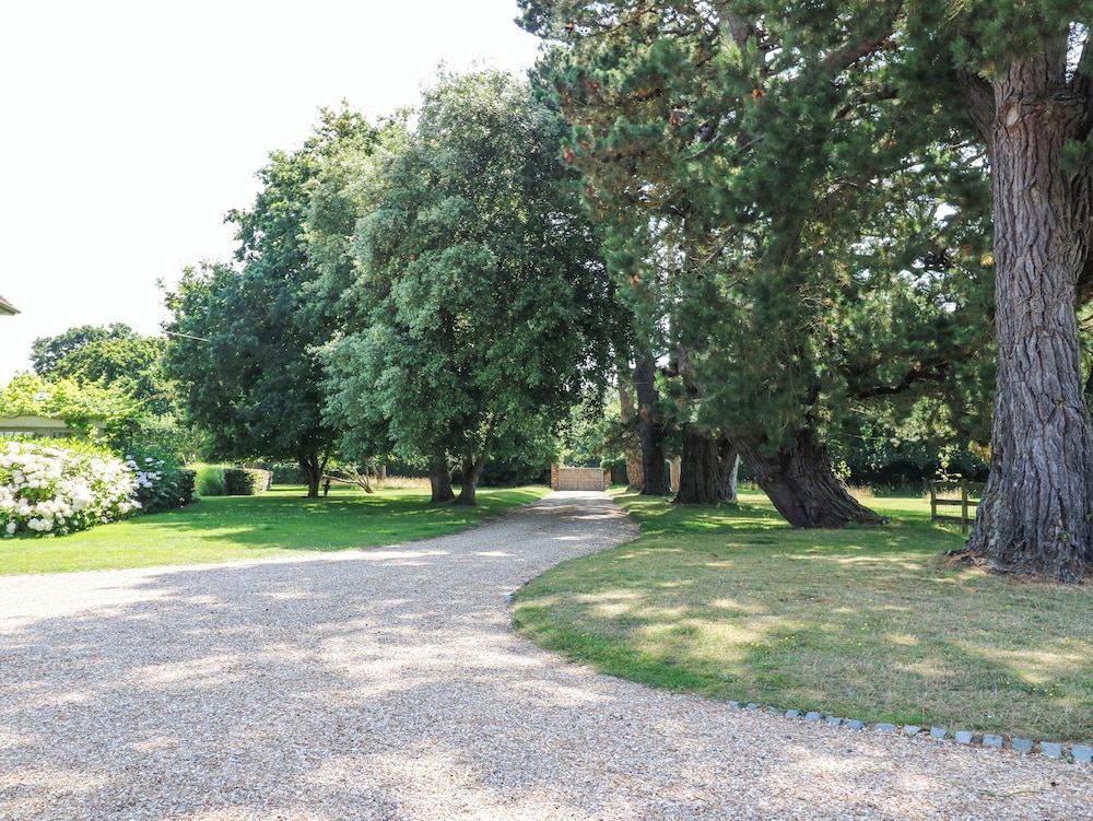 Lymington Lodge