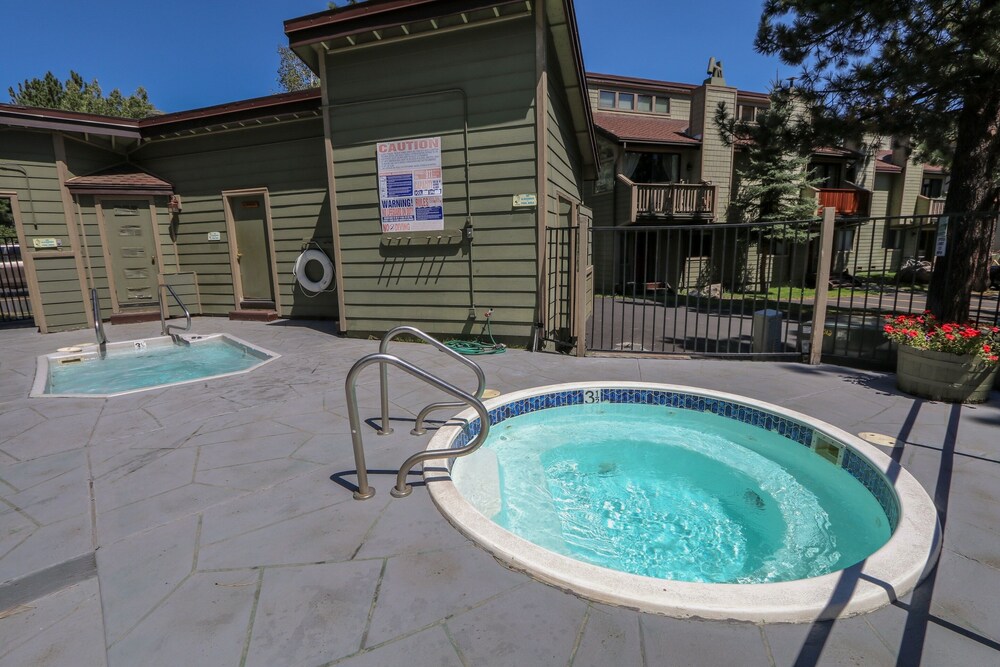 Mammoth Sierra Townhomes #38 3 Bedroom Condo