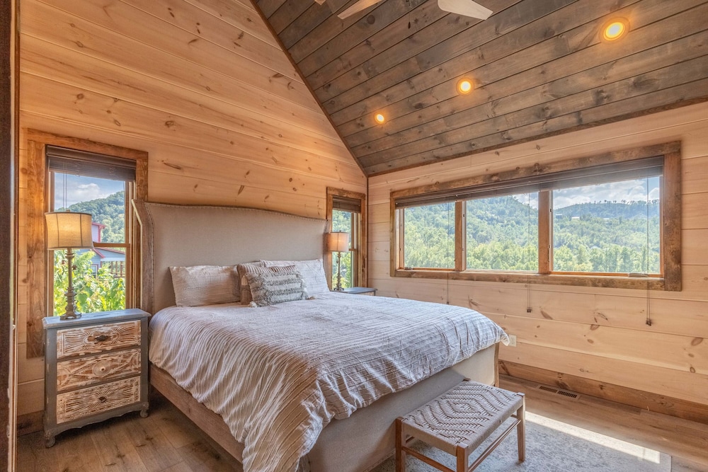 Raccoon Ridge Retreat - Gatlinburg Mountain Escape