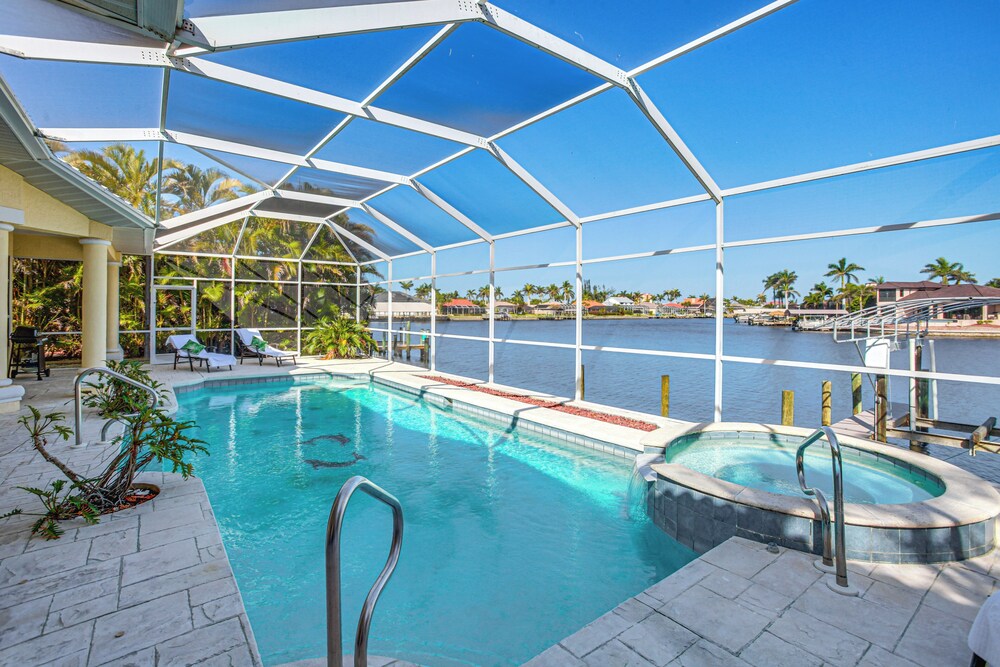 Tarpon Point Retreat w/ Dock: 1 Mi to Marina!