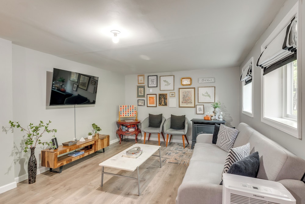 Game Room & Deck: Family Home in Tobyhanna!