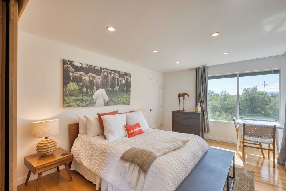 Coplan Vineyards by Avantstay 10-acre Estate w/ Pool, Spa, Bocce & Designer Interiors