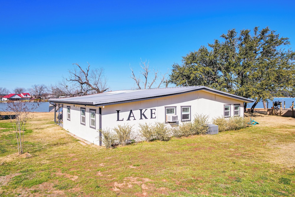 Dock & Patio: Possum Kingdom Lake House
