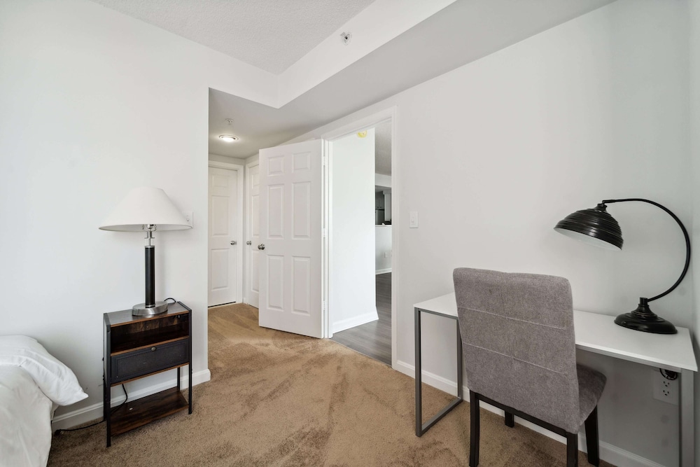 2BR Luxury City Suite With Gym & Pool view 5