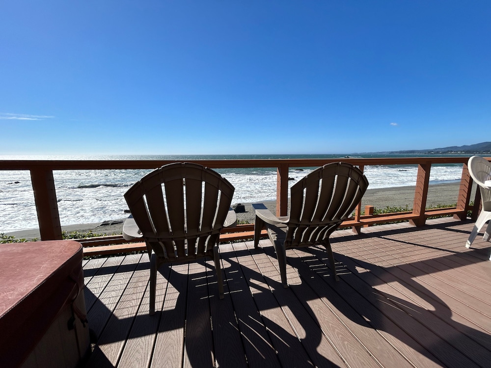 Oceanfront Cabin 10 Jacuzzi Breathtaking Views