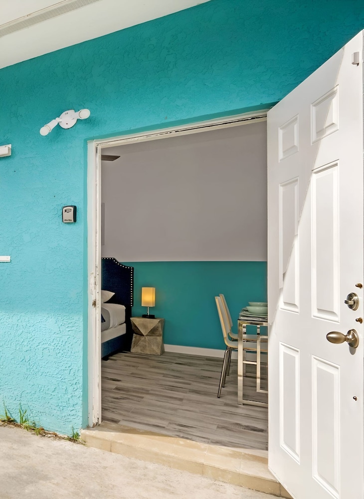 Blue Coral Studio in Hollywood
