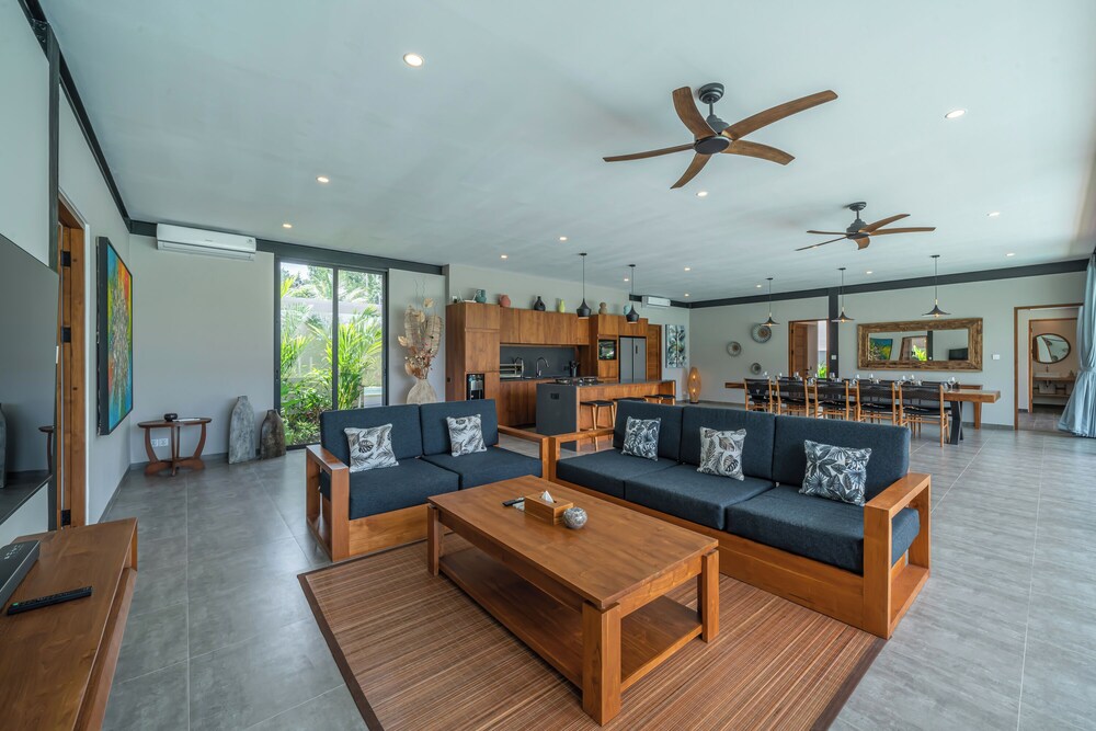 Xanadu - 5BR Ubud Designer Villa, Pool with Rice Fields Views
