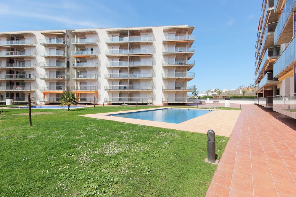 Apartment in Roses Near the Beach