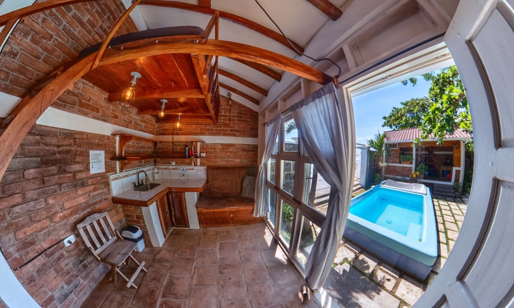 Beachfront 1-of-a-kind House w AC Pool Wifi ATV