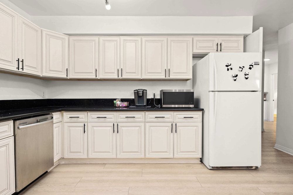Newly Updated Family Retreat Safe Area Near Dtla