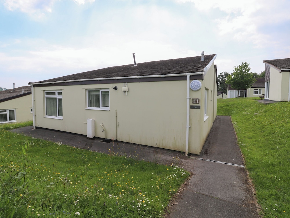 Harcombe House Bungalow 11